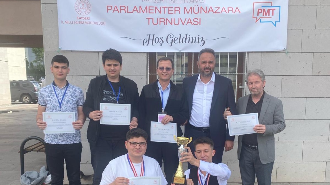 Kayseri Liseler Arası Parlementer Münazara Yarışmasında Üçüncüyüz